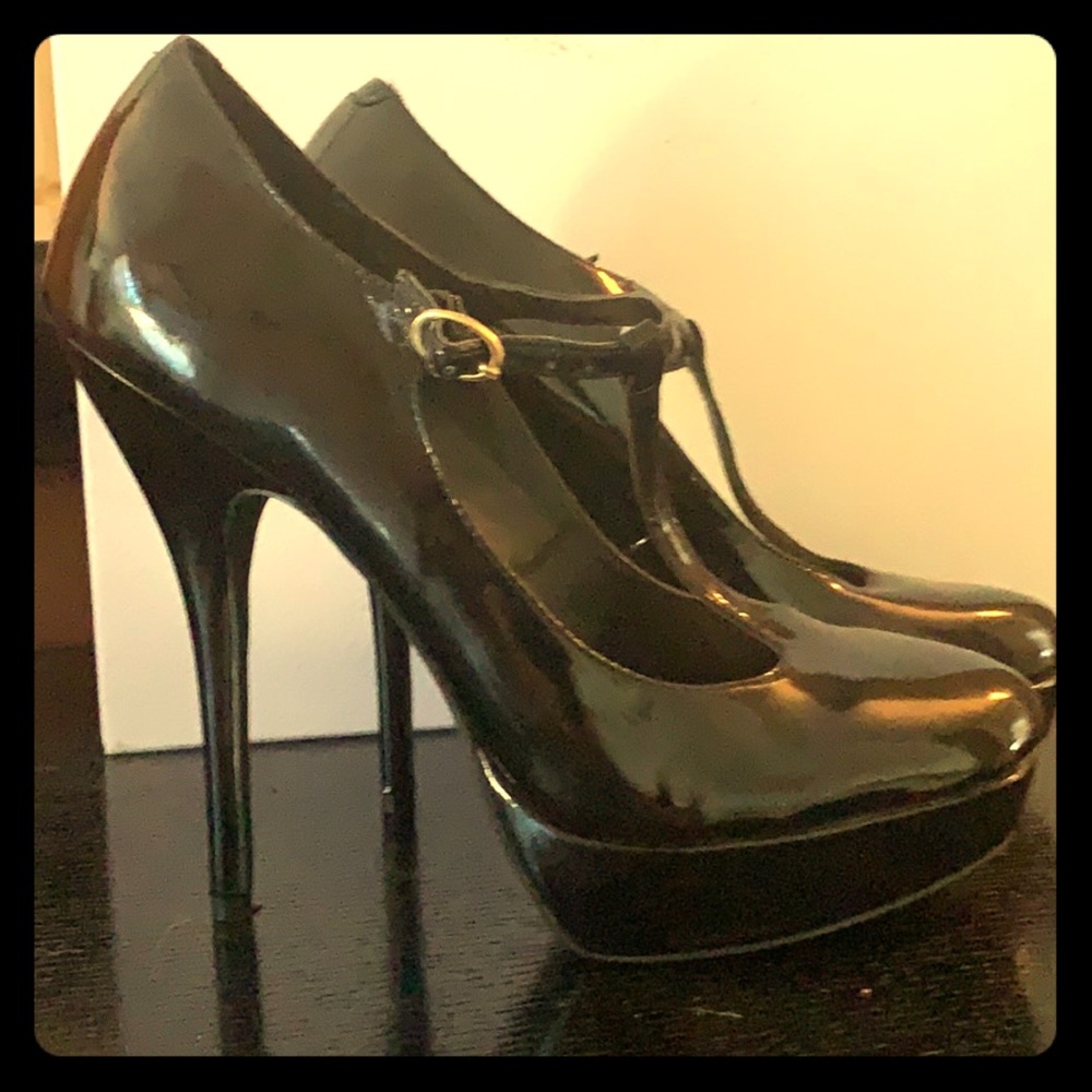 Steve Madden “T” strap platforms